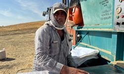 Ekmeklerini samandan kazanıyorlar