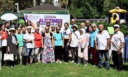 Muratpaşa, Alzheimer farkındalığı için yaşlı evlerinde buluştu