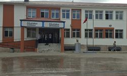 Öğrenci, okula tüfekle geldi