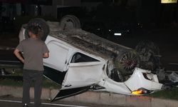 Refüje çarpan otomobil takla attı