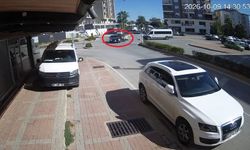 Manavgat'ta lüks araç motosikletle çarpıştı