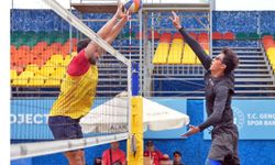 Alanya'da plaj voleybolu heyecanı