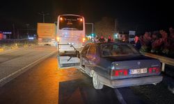 Otomobil otobüse çarptı