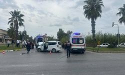 Otomobiller çarpıştı: 3 yaralı