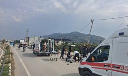 Motosiklet TIR'a çarptı: 1 ölü, 2 yaralı