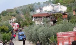 Manavgat'ta köy evi küle döndü