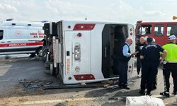 Antalya-Isparta karayolunda yolcu otobüsü devrildi: 17 yaralı