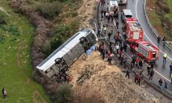 Antalya-Isparta karayolunda yolcu otobüsü devrildi: 17 yaralı
