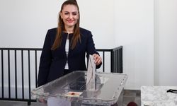 Büşra Özdemir sandığa gitti