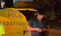 Polisin üzerine araç sürerek kaçtı