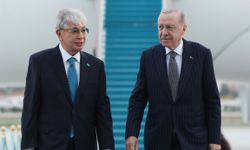 Erdoğan, Tokayev’i havalimanında karşıladı