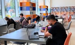 Varsak Kütüphanesi modern ve sesiz bir çalışma ortamı sunuyor