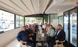 Anahtar Parti Antalya yöneticileri esnafla buluştu
