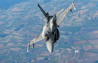 F-16 savaş uçağı düştü