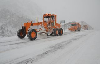 Karlı yollar trafiğe açıldı