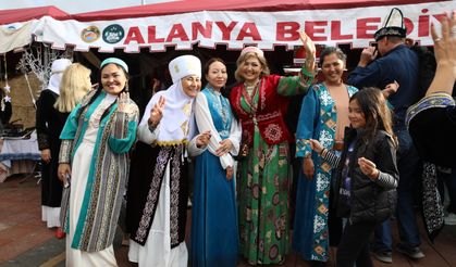 Yeni Yıl Pazarı'ndan renkli görüntüler