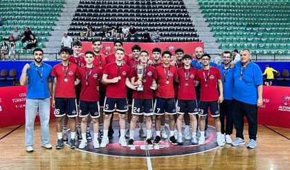 Genç takımdan Antalya’ya ilk kupa