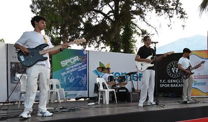 Kemer'de müzik yarışması düzenlendi