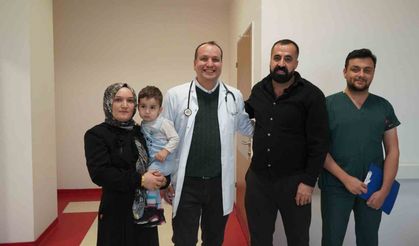 Bebeğin yuttuğu mıknatıslar bağırsak delinmesine neden oldu