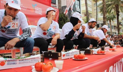 Altın ödüllü acı biber yarışmasında nefesler kesildi!