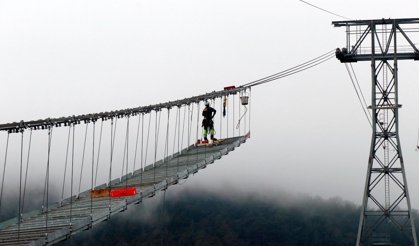 Türkiye'nin en büyük teleferiğinde bakım çalışması