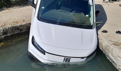 Manavgat'ta araç sulama kanalına düştü