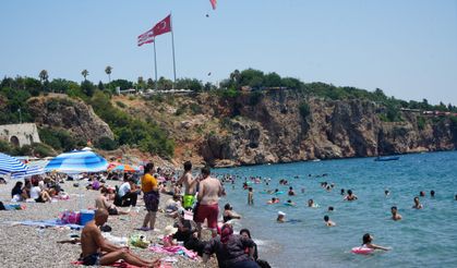 Ispartalılar yüzmek için Antalya’ya geliyor