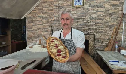 400 derecelik ateşin başında emek veriyor