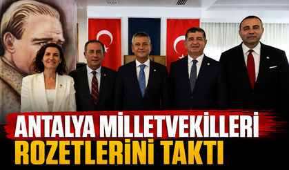 Antalya milletvekilleri rozetlerini taktı