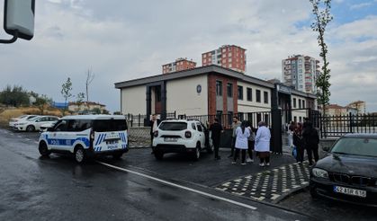 Okula silah doğrulttu!
