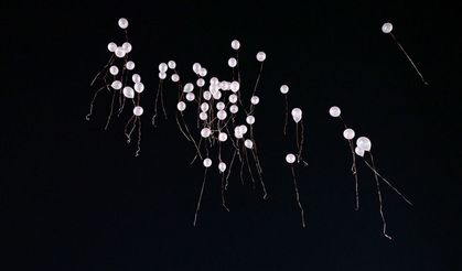 Gökyüzüne pembe balon bıraktılar