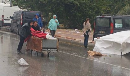 Fırtına semt pazarını vurdu