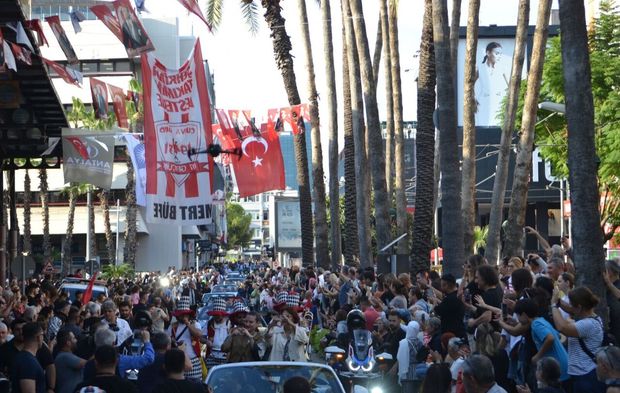 Altın Portakal Film Festivali kortejinden kareler