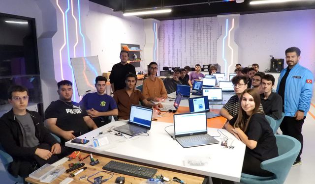 Antalya Bilim Merkezi'nden öğrencilere 'arduino' eğitimi