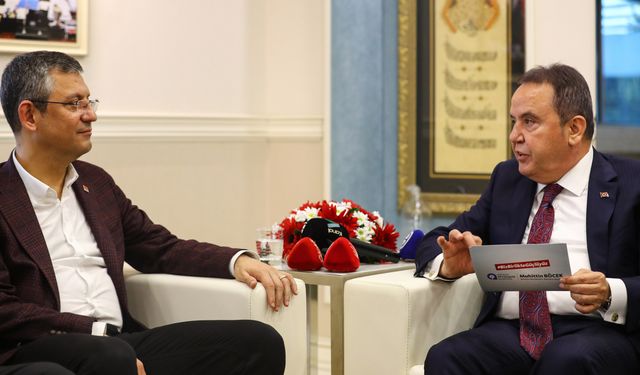 CHP Genel Başkanı Özel, Başkan Böcek ile bir araya geldi