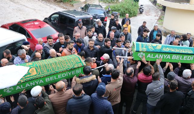 Anne ve oğlu yan yana defnedildi