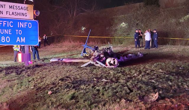 Uçak otoyolun kenarına düştü: 5 ölü
