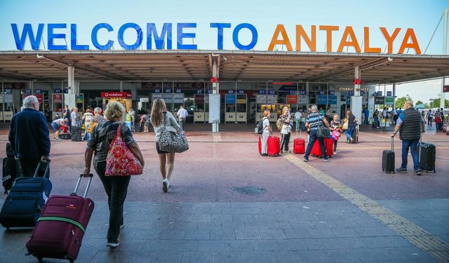 Antalya'ya günde 30 bin turist