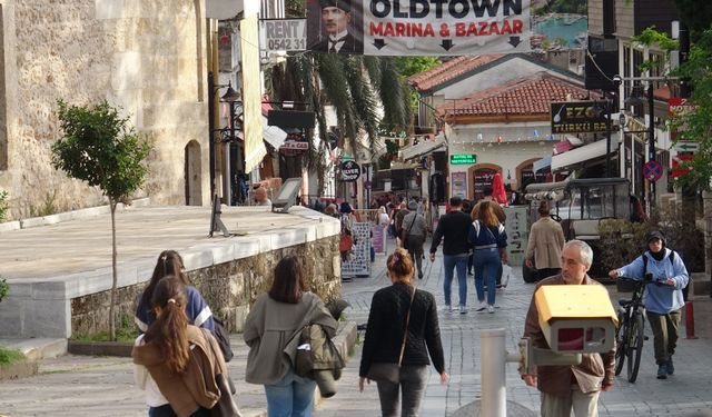 Antalya'da kriz büyüyor