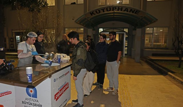 Büyükşehir'den öğrencilere çorba ikramı