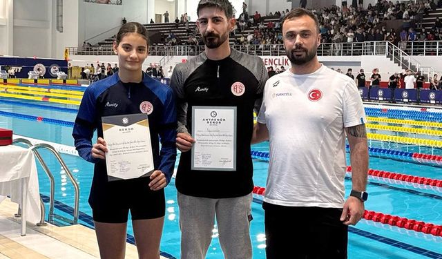 Genç yüzücüden Türkiye rekoru