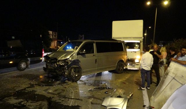 Manavgat'ta zincirleme kaza: 3 yaralı
