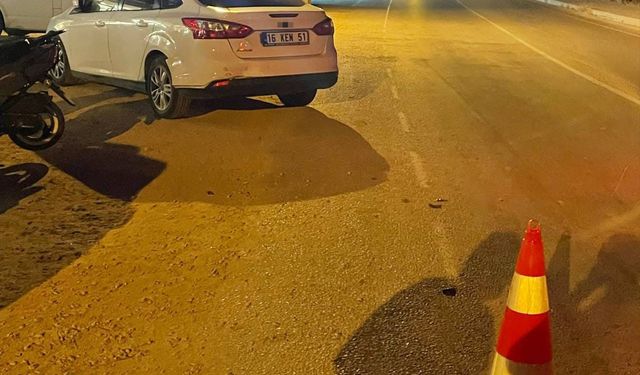 Motosiklet otomobile çarptı: 1 yaralı