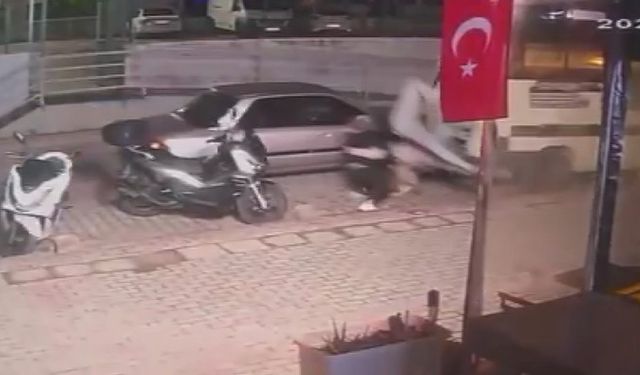 Otomobili üzerlerine sürdü kaçtı