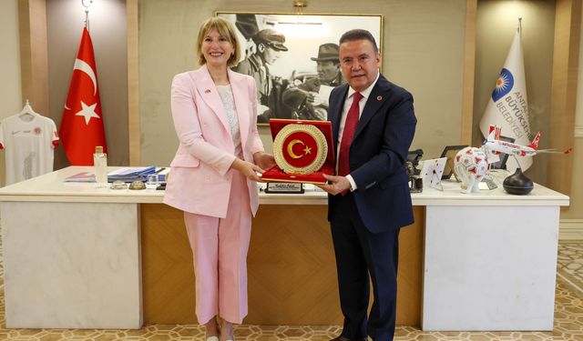 Büyükelçi Morris'ten Başkan Böcek'e ziyaret