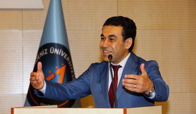 Profesörlüğü iptal edildi