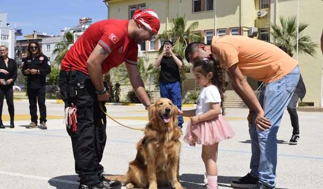 Öğrencilere Zeyna ile afet eğitimi