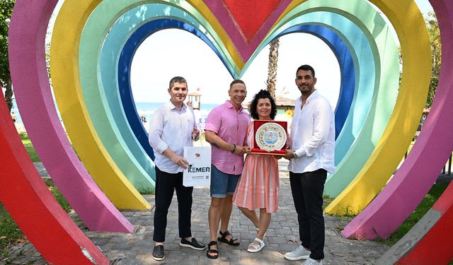 Tatile 20 yıldır Kemer'e geliyorlar