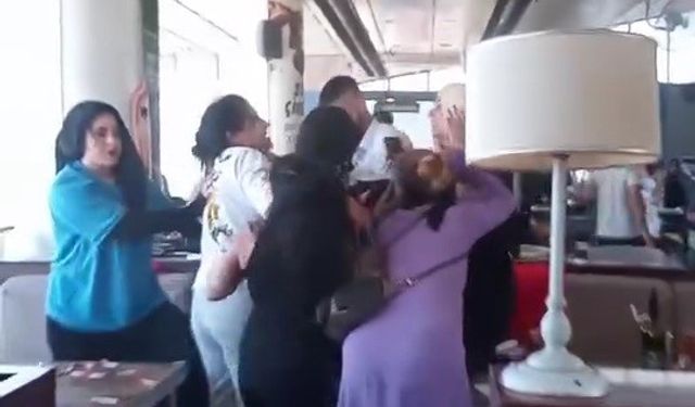 Kavgada bardaklar havada uçuştu!
