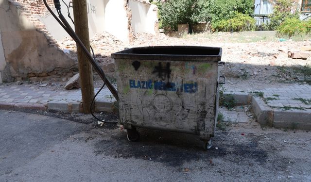 Vicdansızlığın bu kadarı! Bebeğini çöpe attı